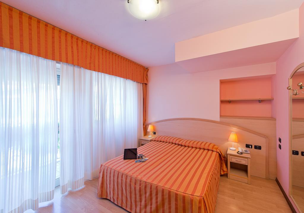 Hotel Residence Dei Fiori Baveno Exteriör bild