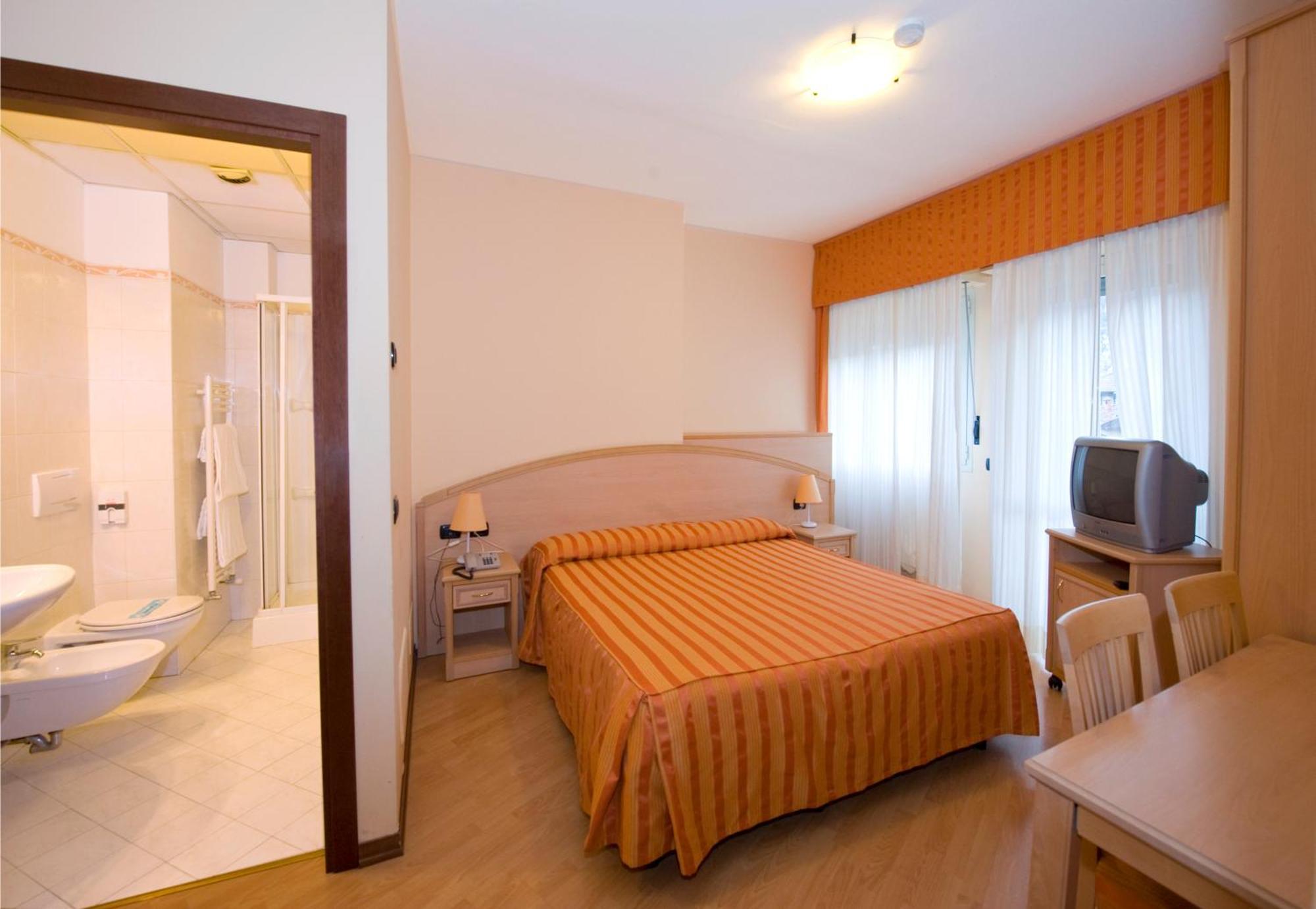 Hotel Residence Dei Fiori Baveno Exteriör bild
