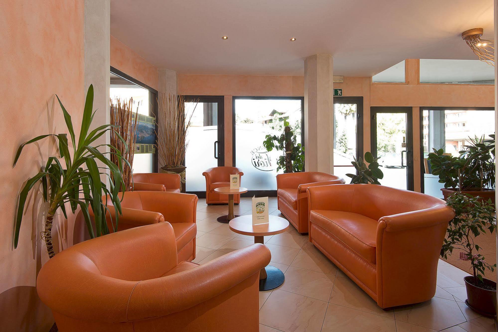 Hotel Residence Dei Fiori Baveno Exteriör bild